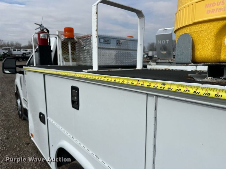 image for item OM9793 2019 Ford F350 Super Duty utility bed pickup truck