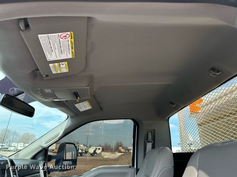 image for item OM9793 2019 Ford F350 Super Duty utility bed pickup truck