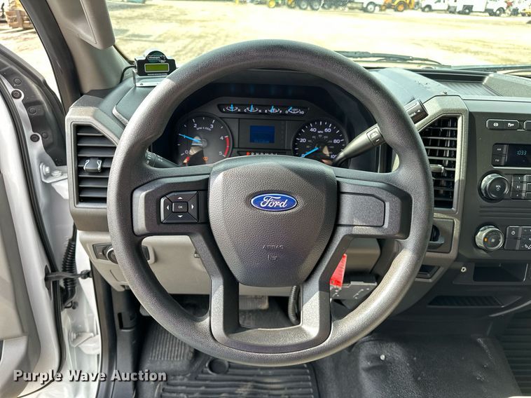 image for item OM9793 2019 Ford F350 Super Duty utility bed pickup truck