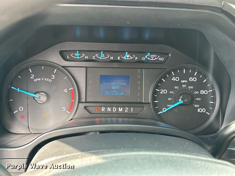 image for item OM9793 2019 Ford F350 Super Duty utility bed pickup truck