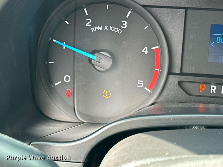 image for item OM9793 2019 Ford F350 Super Duty utility bed pickup truck