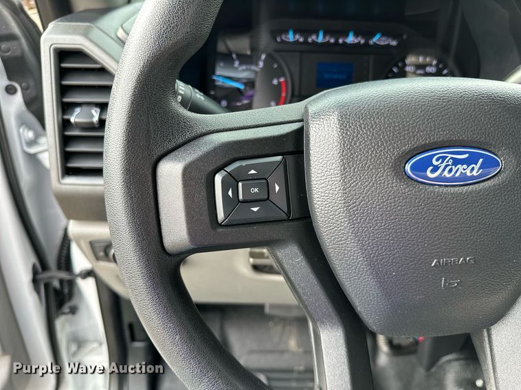 image for item OM9793 2019 Ford F350 Super Duty utility bed pickup truck