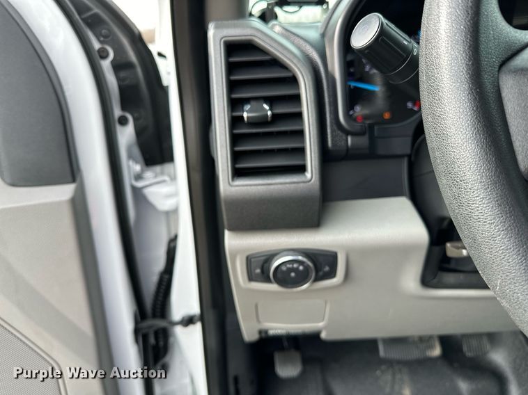 image for item OM9793 2019 Ford F350 Super Duty utility bed pickup truck