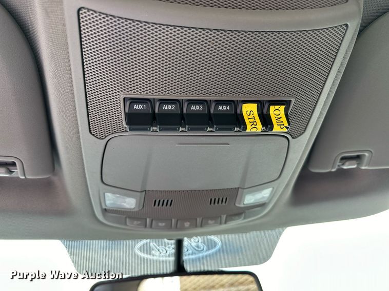 image for item OM9793 2019 Ford F350 Super Duty utility bed pickup truck