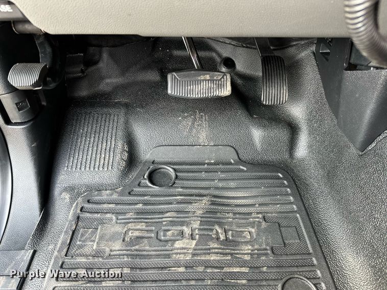 image for item OM9793 2019 Ford F350 Super Duty utility bed pickup truck