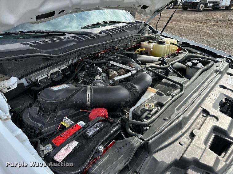 image for item OM9793 2019 Ford F350 Super Duty utility bed pickup truck