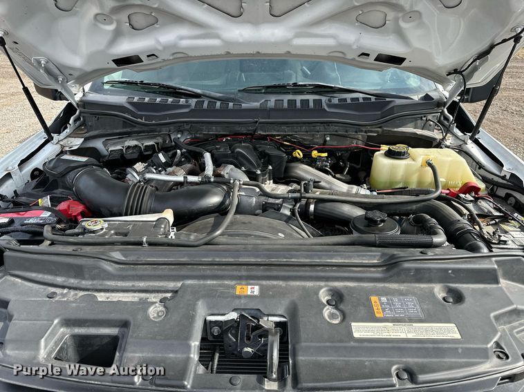 image for item OM9793 2019 Ford F350 Super Duty utility bed pickup truck