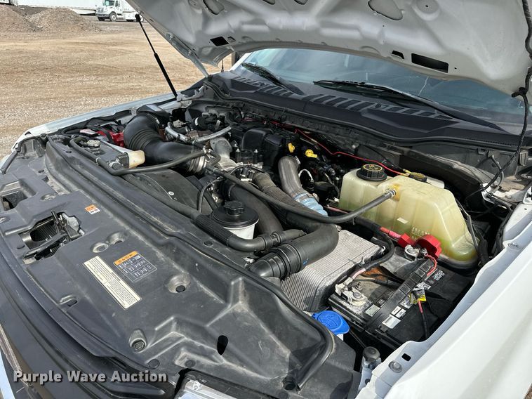 image for item OM9793 2019 Ford F350 Super Duty utility bed pickup truck