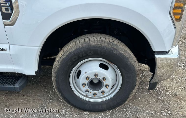 image for item OM9793 2019 Ford F350 Super Duty utility bed pickup truck