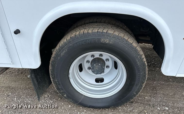 image for item OM9793 2019 Ford F350 Super Duty utility bed pickup truck