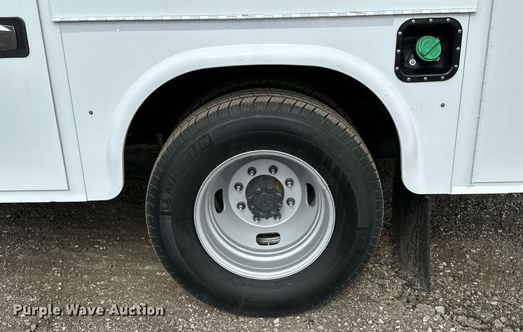 image for item OM9793 2019 Ford F350 Super Duty utility bed pickup truck