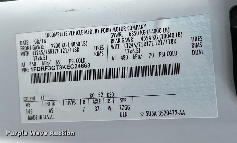 image for item OM9793 2019 Ford F350 Super Duty utility bed pickup truck