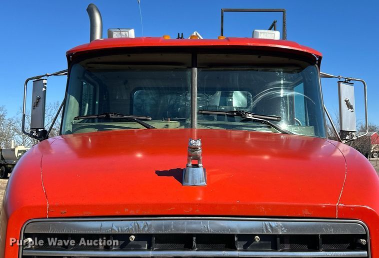 image for item OM9838 2002 Mack  CH613 vacuum truck