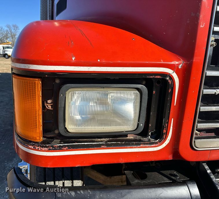 image for item OM9838 2002 Mack  CH613 vacuum truck