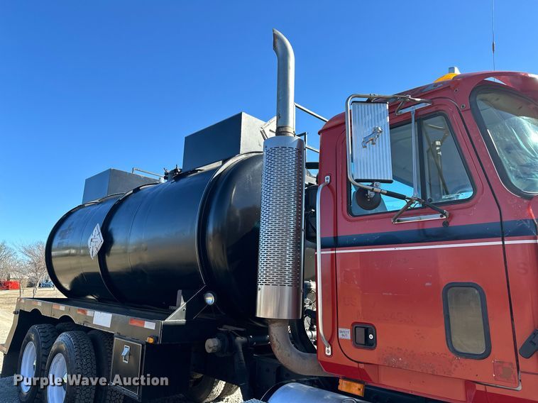 image for item OM9838 2002 Mack  CH613 vacuum truck