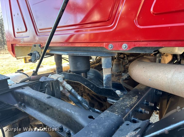 image for item OM9838 2002 Mack  CH613 vacuum truck