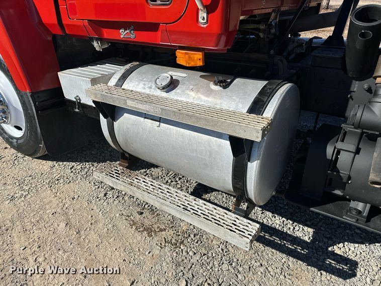 image for item OM9838 2002 Mack  CH613 vacuum truck