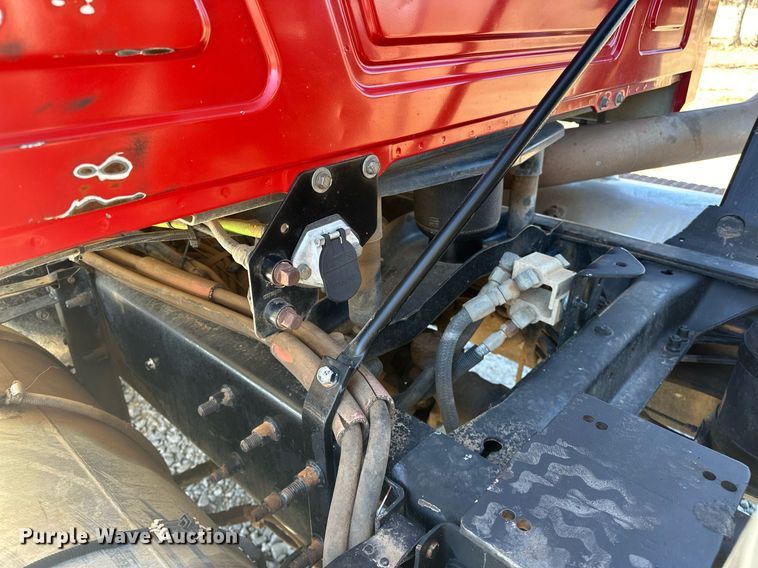 image for item OM9838 2002 Mack  CH613 vacuum truck