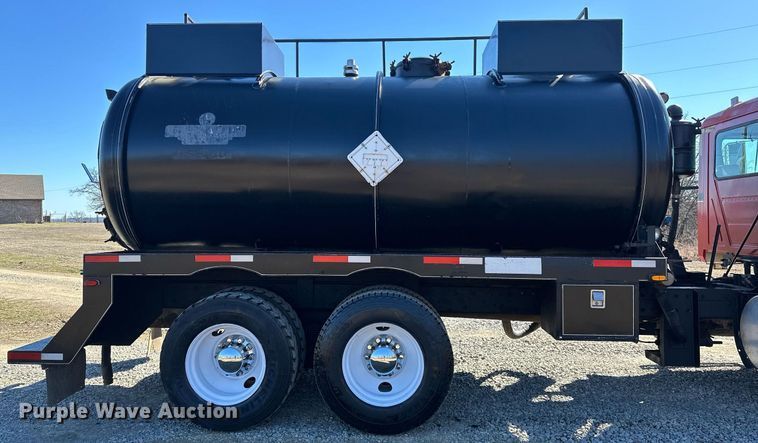 image for item OM9838 2002 Mack  CH613 vacuum truck