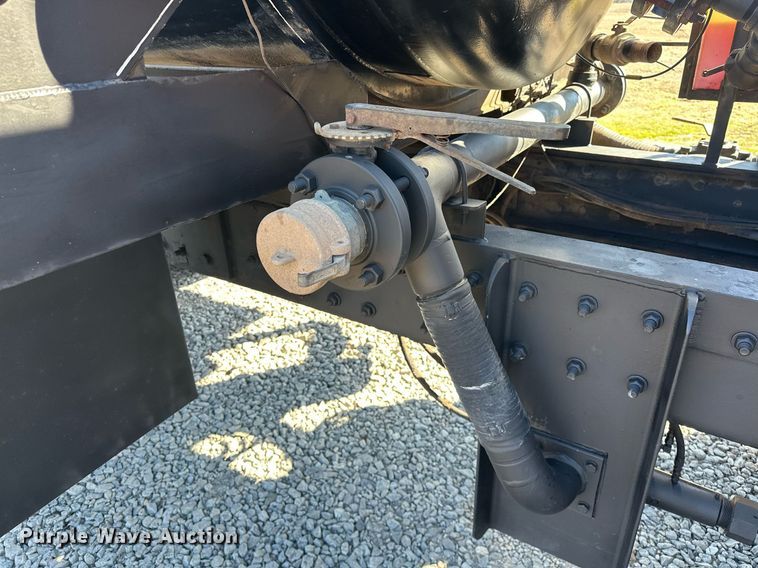 image for item OM9838 2002 Mack  CH613 vacuum truck