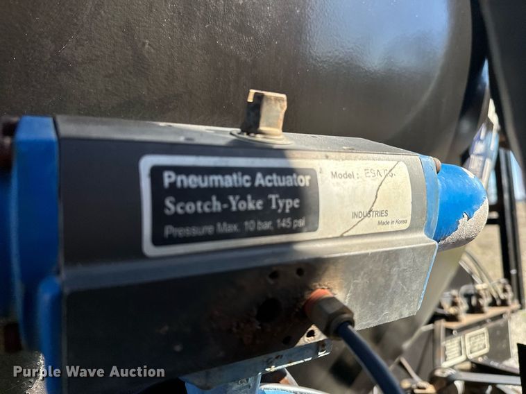 image for item OM9838 2002 Mack  CH613 vacuum truck