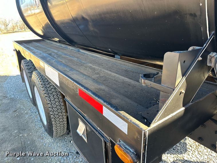 image for item OM9838 2002 Mack  CH613 vacuum truck