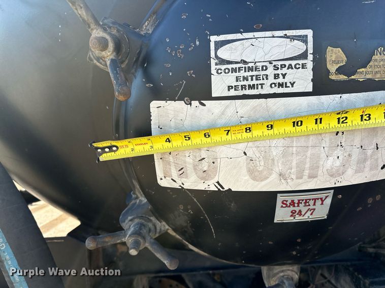 image for item OM9838 2002 Mack  CH613 vacuum truck