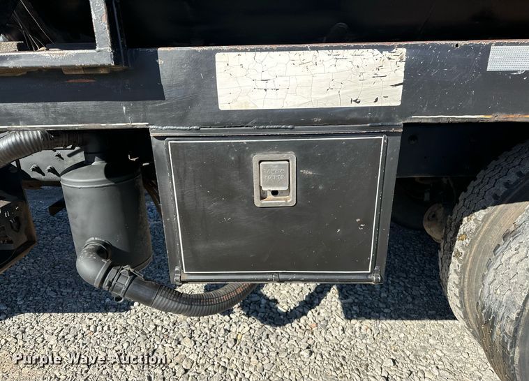 image for item OM9838 2002 Mack  CH613 vacuum truck