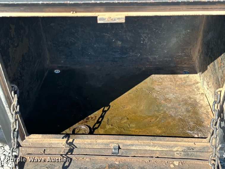 image for item OM9838 2002 Mack  CH613 vacuum truck