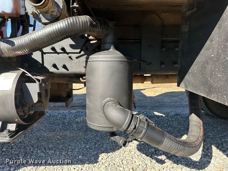 image for item OM9838 2002 Mack  CH613 vacuum truck