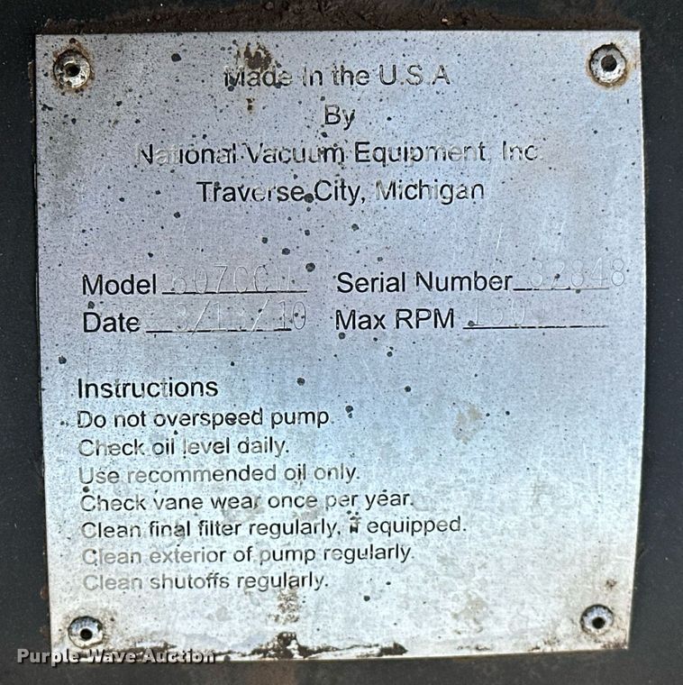 image for item OM9838 2002 Mack  CH613 vacuum truck