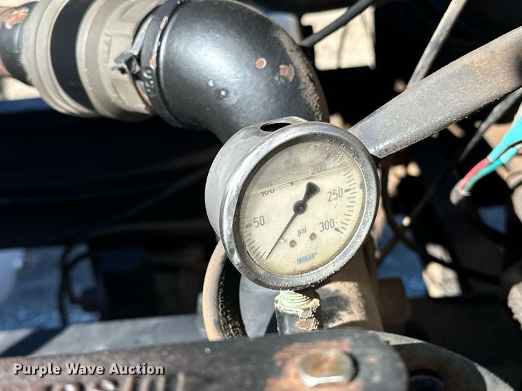 image for item OM9838 2002 Mack  CH613 vacuum truck