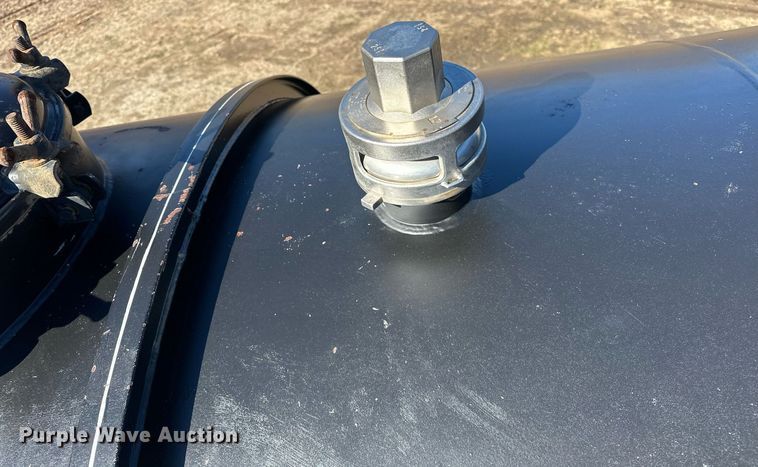 image for item OM9838 2002 Mack  CH613 vacuum truck