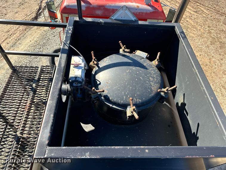 image for item OM9838 2002 Mack  CH613 vacuum truck