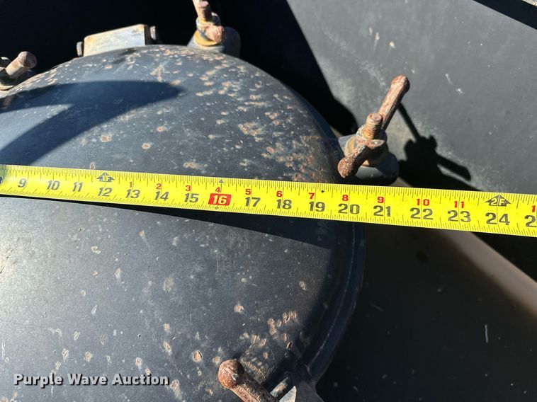 image for item OM9838 2002 Mack  CH613 vacuum truck