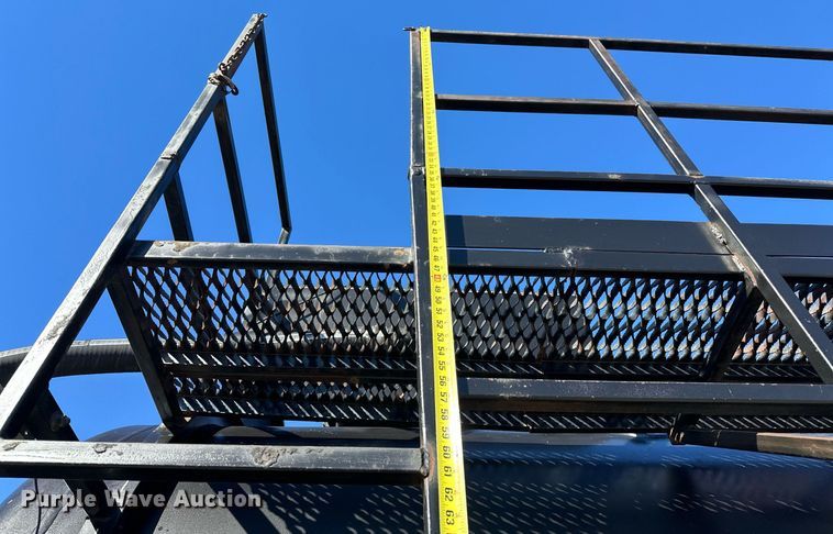 image for item OM9838 2002 Mack  CH613 vacuum truck