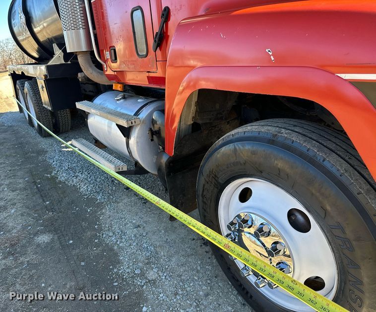 image for item OM9838 2002 Mack  CH613 vacuum truck