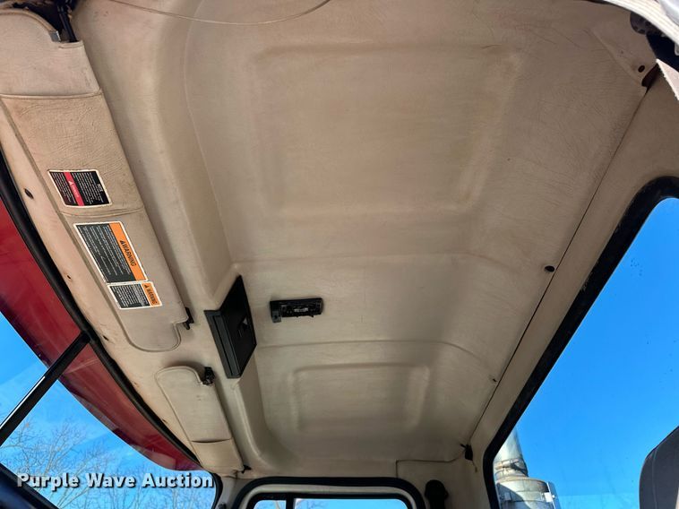 image for item OM9838 2002 Mack  CH613 vacuum truck