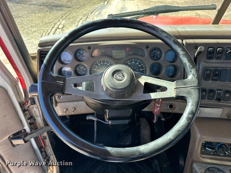 image for item OM9838 2002 Mack  CH613 vacuum truck