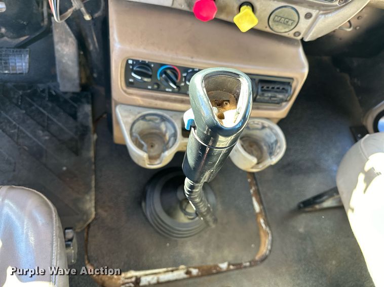 image for item OM9838 2002 Mack  CH613 vacuum truck