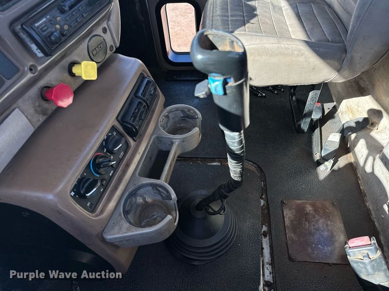 image for item OM9838 2002 Mack  CH613 vacuum truck