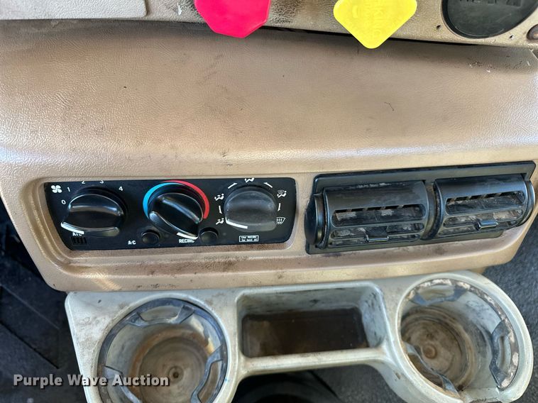 image for item OM9838 2002 Mack  CH613 vacuum truck