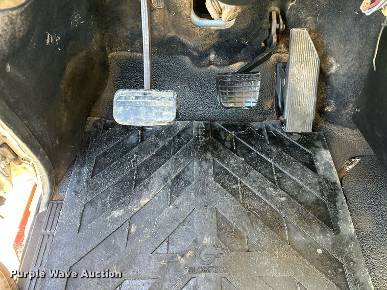 image for item OM9838 2002 Mack  CH613 vacuum truck