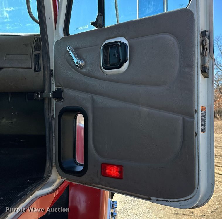 image for item OM9838 2002 Mack  CH613 vacuum truck