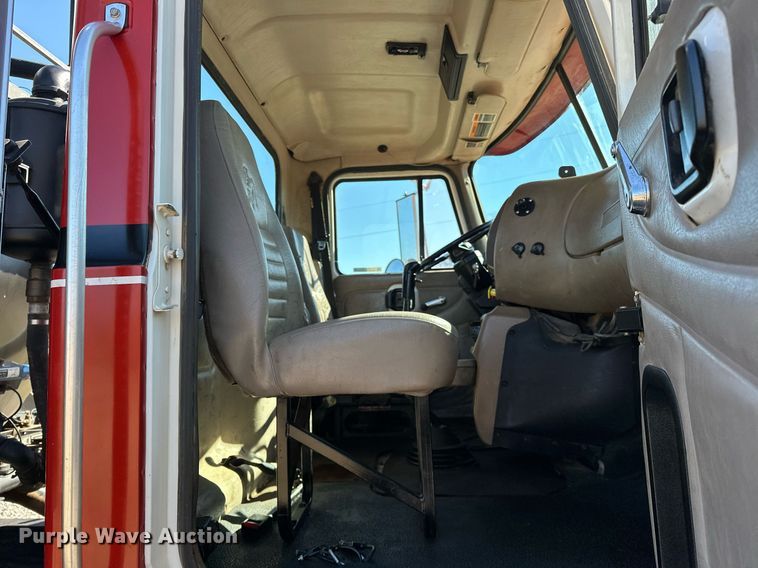 image for item OM9838 2002 Mack  CH613 vacuum truck