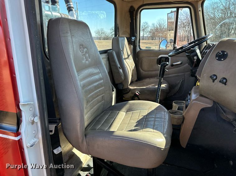 image for item OM9838 2002 Mack  CH613 vacuum truck