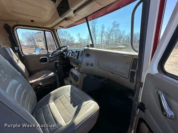 image for item OM9838 2002 Mack  CH613 vacuum truck