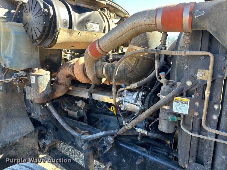 image for item OM9838 2002 Mack  CH613 vacuum truck