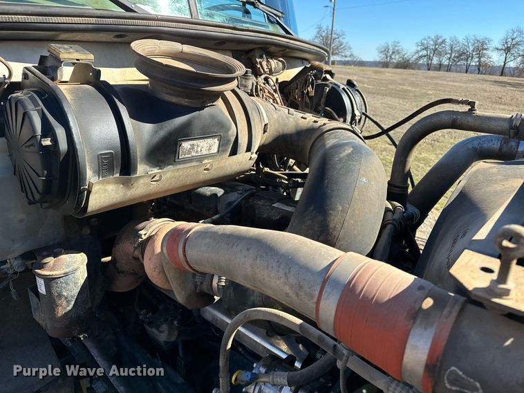 image for item OM9838 2002 Mack  CH613 vacuum truck