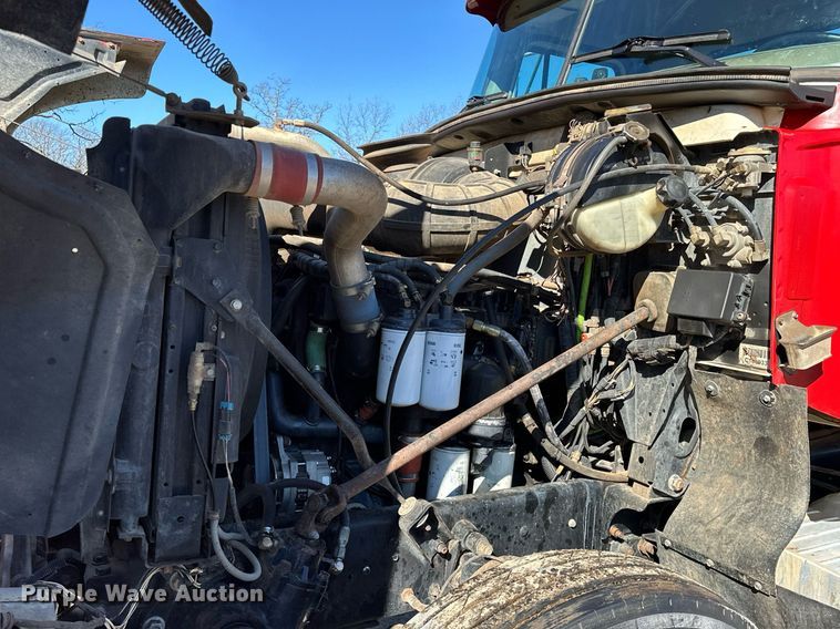 image for item OM9838 2002 Mack  CH613 vacuum truck